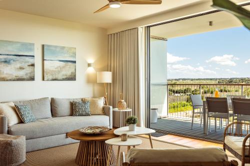 Bayline Beachfront Apartment Pools, Spa & Gym