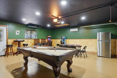 a billiard room with a pool table in it at Splash Mountain in Oakhurst
