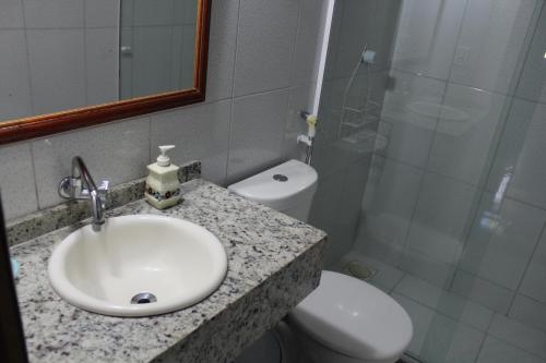 Bilik mandi di Pousada Recanto Das Emerências