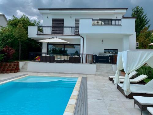 Theodora Residence