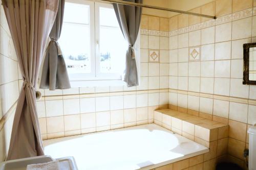 Private Villa AKOBARA, 2km from city center