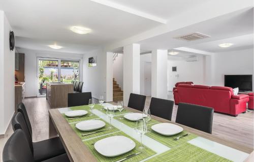 Gorgeous Home In Pula