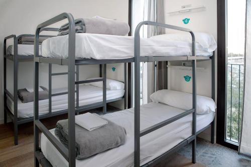 Posteľ alebo postele v izbe v ubytovaní Meeting Point Hostels