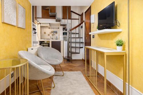 Modern King Size suite in front of the Pantheon