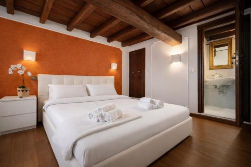 Modern King Size suite in front of the Pantheon