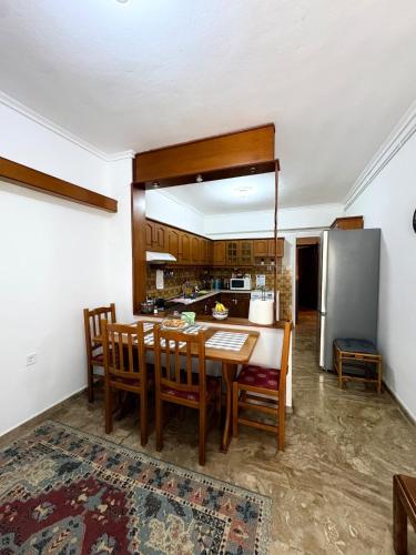Myrsini's residents apartment with private parking