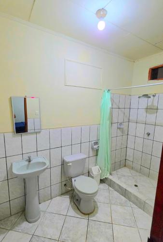 a bathroom with a toilet and a sink at Hospedaje RIO BLANCO in Iquitos