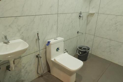 a bathroom with a toilet and a sink at ROCKs VILLA RESORT in Meppādi