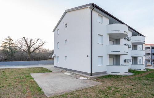2 Bedroom Pet Friendly Apartment In Cizici