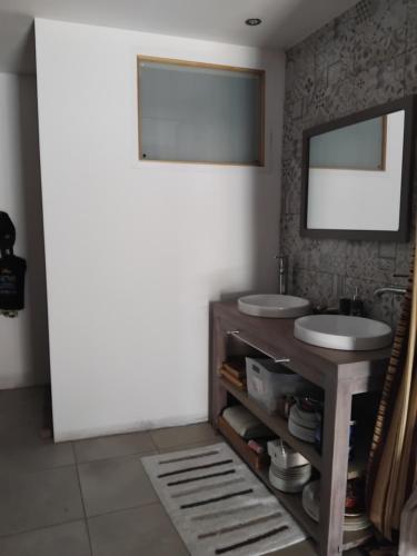 a bathroom with two sinks and a mirror at La Pommeraie in Casteil