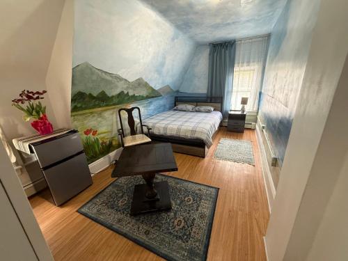 a bedroom with a bed and a painting on the wall at CLASSICAL AMERICAN Homestay HOUSE in Brooklyn