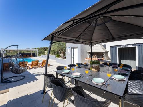 Family friendly house with a swimming pool Zecevo Rtic, Rogoznica - 10307