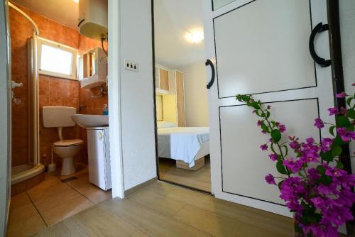 Apartments with parking space Mavarstica, Ciovo - 25405