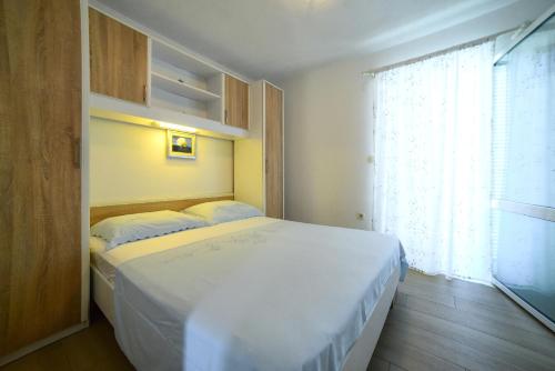 Apartments with parking space Mavarstica, Ciovo - 25405