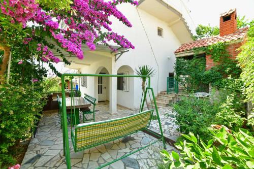 Apartments with parking space Mavarstica, Ciovo - 25405