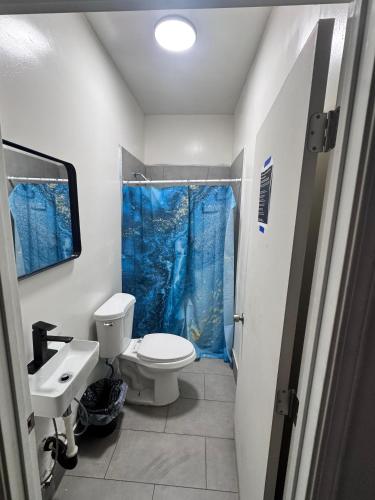 a bathroom with a toilet and a sink and a shower at Pickford Vibe near Beverly Hills in Los Angeles