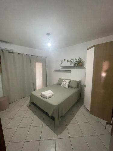 a small bedroom with a bed in a room at Lareconexao in Foz do Iguaçu