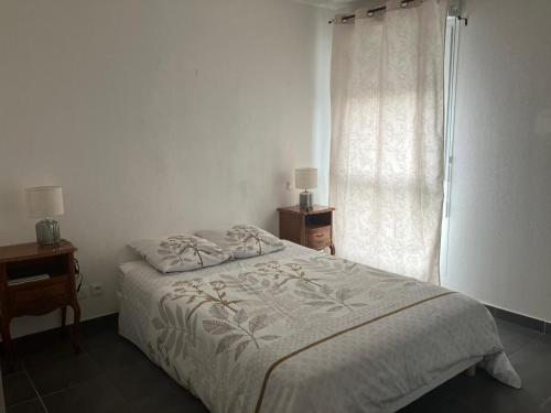 Spacieux T3 Climatisé avec Terrasse à Sète - FR-1-472-213