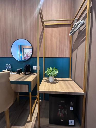 a dressing room with a desk and a mirror at Bona Ventura Hotel & Skybar in Tanjung Pinang