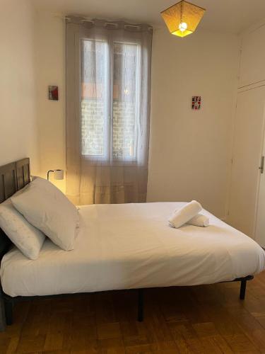 a large bed in a room with a window at Maison a Confluence T2BZ-Tram in La Mulatière