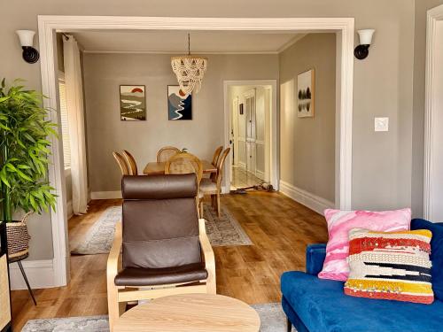 a living room with a couch and a table at Lovely vintage Oak Park 3bd 1ba perfectly located near public transit & Chicago in Oak Park