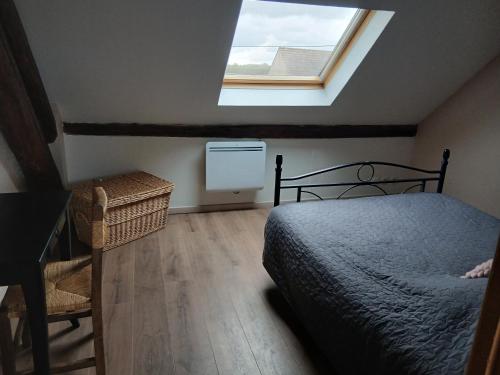 a small bedroom with a bed and a window at La cabane de Lancelot Loubliette in Laperrière-sur-Saône