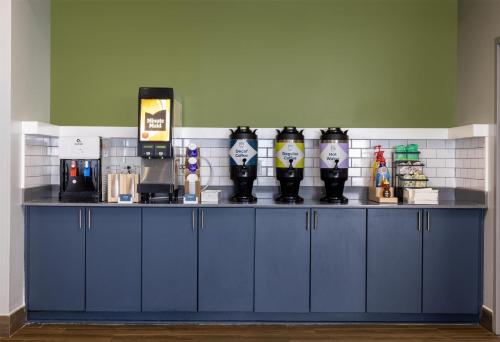a counter in a coffee shop with aasteryasteryasteryasteryasteryasteryasteryastery at Spark by Hilton Virginia Beach Oceanfront in Virginia Beach
