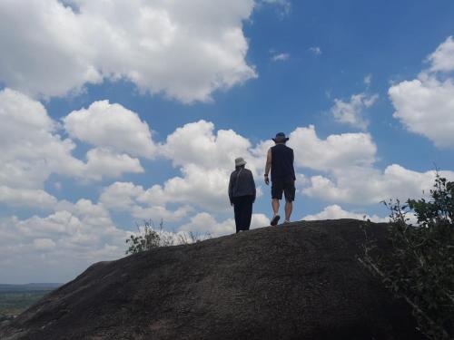 two people standing on top of a hill at Swastha Retreat in Polgahawila