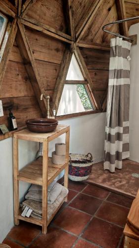 a room with a bowl on a table with a window at Glamping in Malinalco in Malinalco