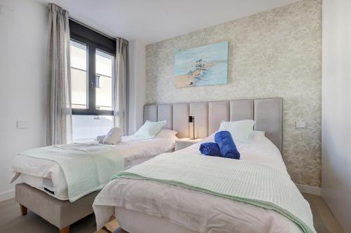Modern 3-bedroom with sea views and picture worthy sunsets