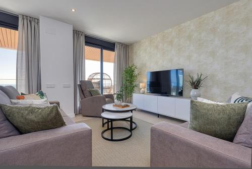 Modern 3-bedroom with sea views and picture worthy sunsets