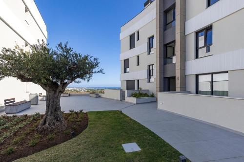 Modern 3-bedroom with sea views and picture worthy sunsets