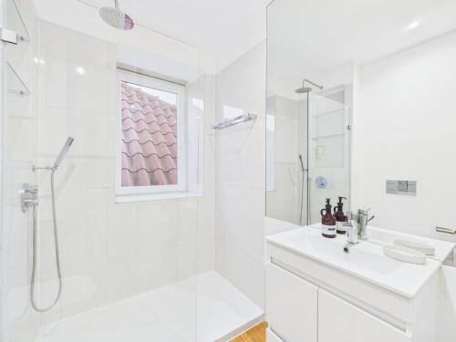 Bright 1BR w/ AC in Historic Alfama | By Airnest