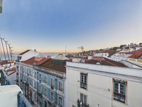 Bright 1BR w/ AC in Historic Alfama | By Airnest