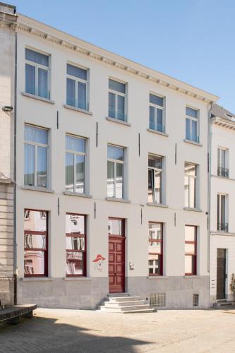 an apartment building with a red door at Luxury B&B The Belgian Girl in Ghent