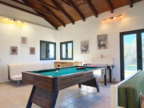 Detached House in Pefkochori with Garden