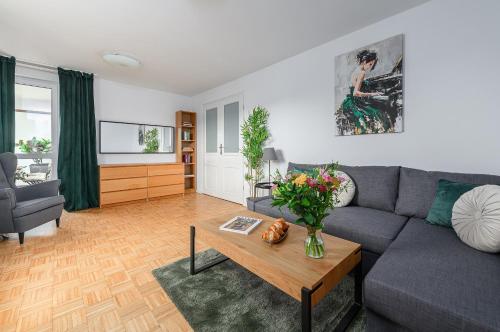 Cozy Apartment with balcony near Muzeum Zycia