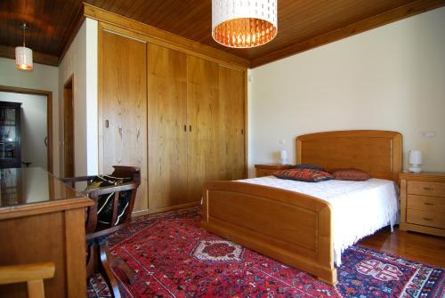 A bed or beds in a room at Quinta do Alto