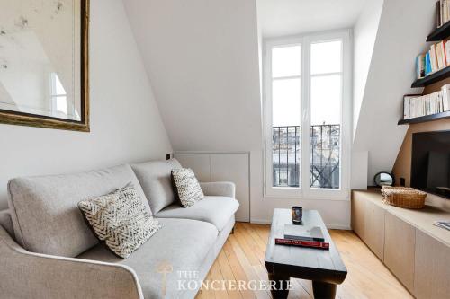 Luxe sous les toits de Paris avec vue Tour Eiffel