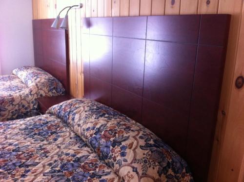 Postel nebo postele na pokoji v ubytování Deep River Motel