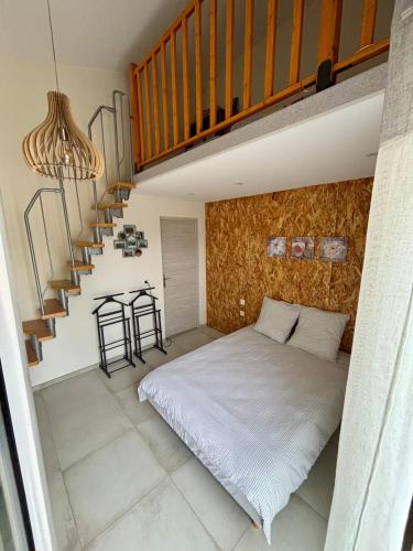 a bedroom with a bed and a staircase at Maison au calme proche accès rocade in Montauban
