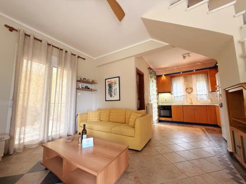 Xenius Zeus Sea View Maisonette in Glarokamvos II