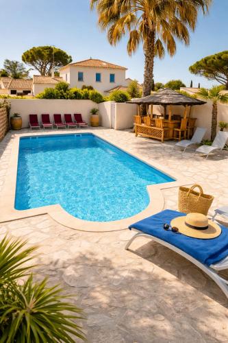 T3 de 35m2 -Rêve d'Azur - 2 chambres- 2sdb - plage de la Nartelle - Arrivée 17h - 20h maximum - séjour au calme - Caution 100E