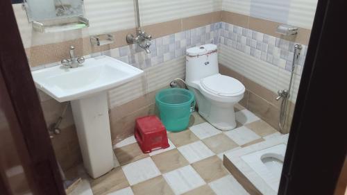 a small bathroom with a sink and a toilet at Balakot View Hotel in Bauli