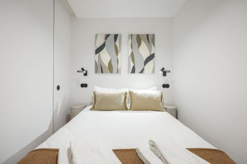 Foz Modern Luxury Sea View Balcony Apartments by LuxiStay