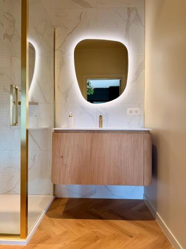 Maison d'Artiste tesisinde bir banyo