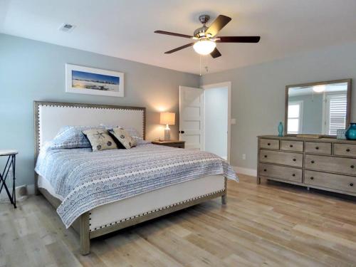 a bedroom with a bed and a ceiling fan at The Sunrise On Sunset in West Cape May