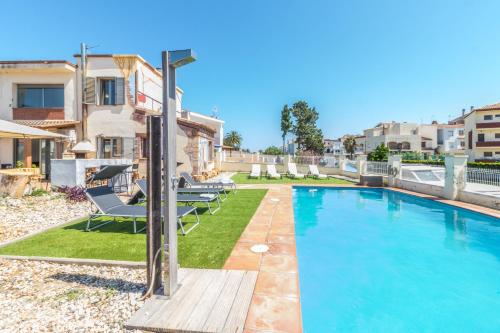 5 BEDROOMS, 3 BATHROOMS, 15M MOORING, PRIVATE POOl
