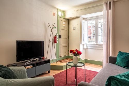 Cozy Apt in Heart of Lisbon with AC by Lisbeyond