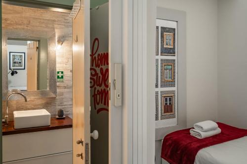 Cozy Apt in Heart of Lisbon with AC by Lisbeyond